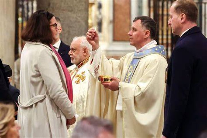 Can non Catholic take communion?
