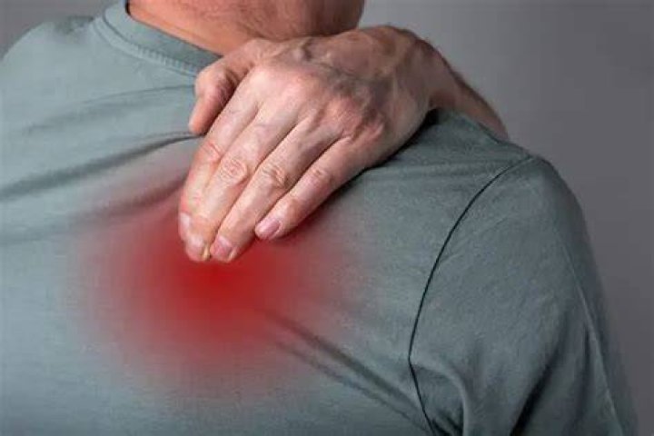 Can you feel acid reflux between your shoulder blades?