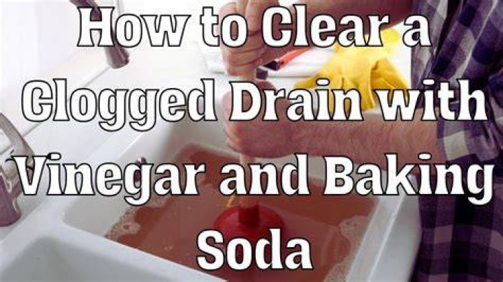 Does baking soda and vinegar ruin pipes?