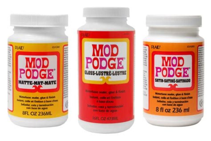 Does Mod Podge hard coat dry clear?