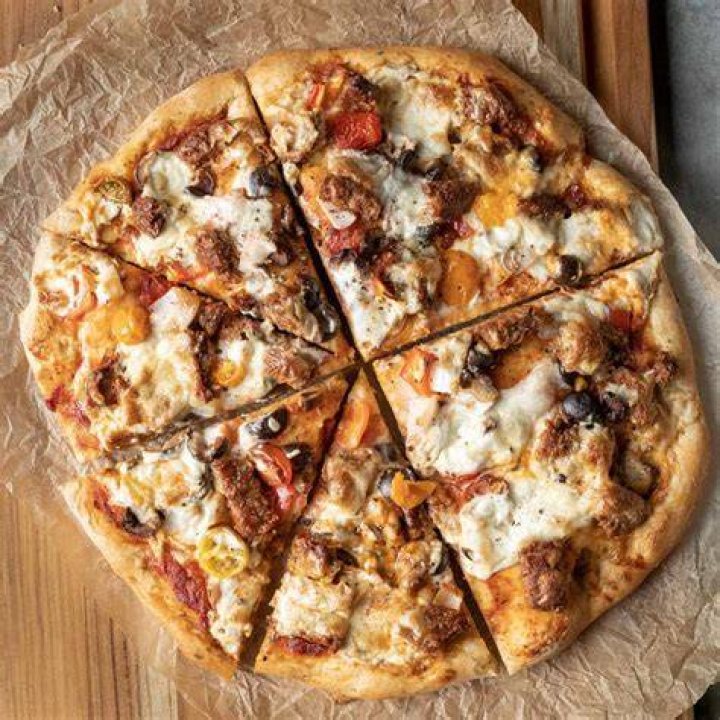 Does pizza have to have mozzarella?