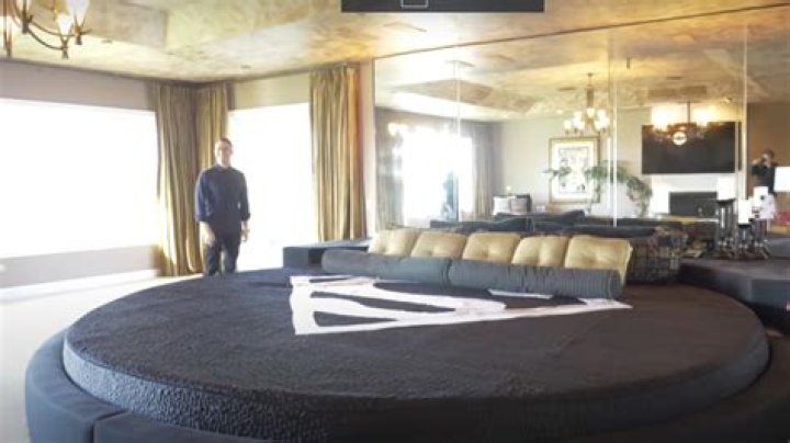 How big is Shaq O Neal's bed?