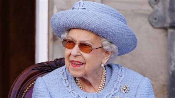 How long is a Queen's guard shift?