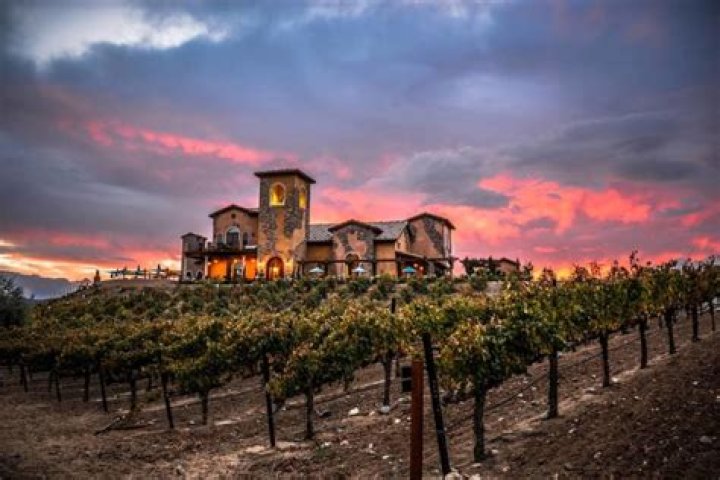 How many wineries are in Sicily?