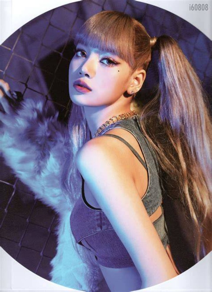 What is Lalisa favorite color?