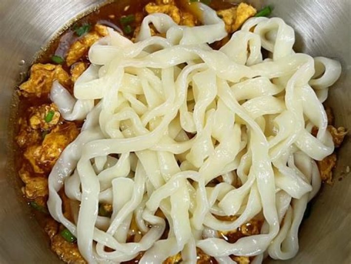 What state puts noodles in chili?