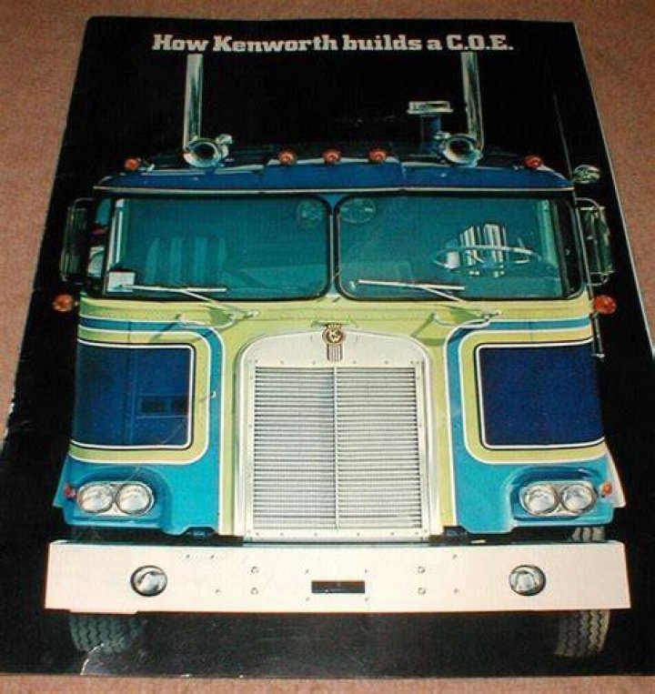 Who builds Kenworth?
